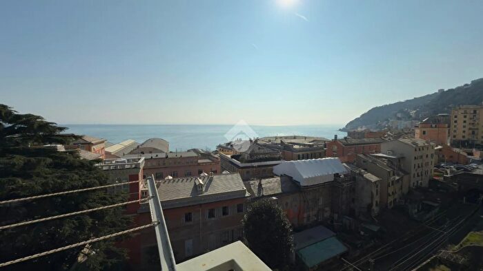 Appartamento con 5 locali in vendita in Via Enrico Morselli, Genova