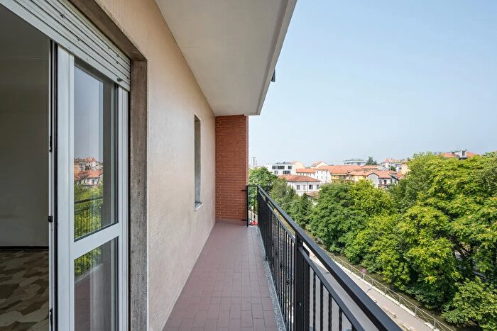 Appartamento trilocale in vendita in Via Padova, Milano