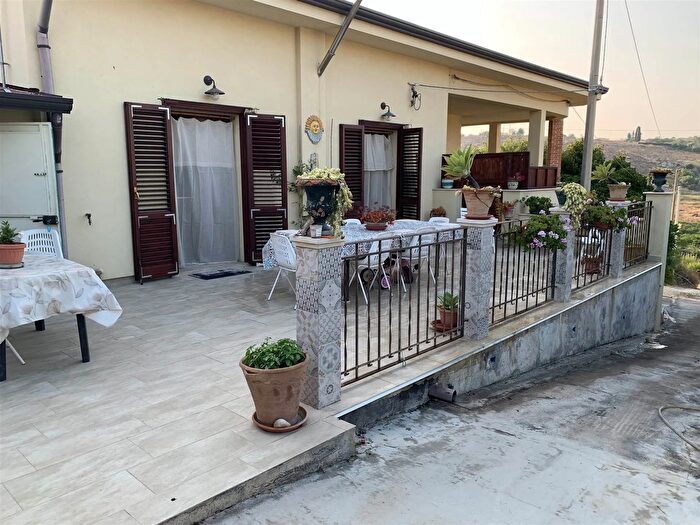 Casa con 13 locali in vendita in Contrada Montagna, Scordia