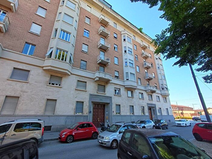 Appartamento bilocale in affitto in Corso Re Umberto, Crocetta, Torino