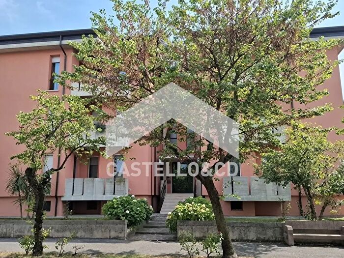 Appartamento quadrilocale in vendita in Via Michelangelo, Sirmione