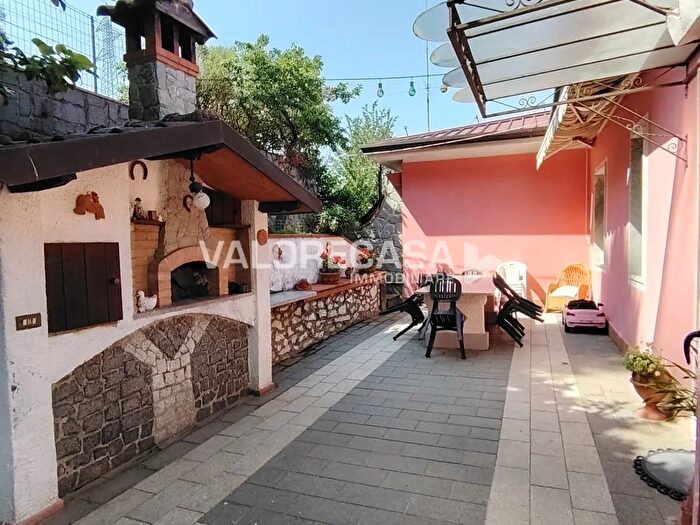 Casa con 5 locali in vendita in Carrara