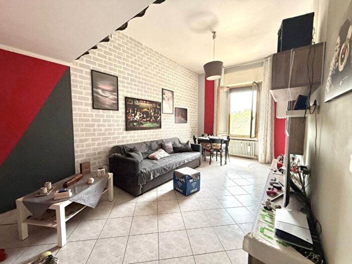 Appartamento trilocale in affitto in Piazza Tirana, Giambellino, Milano