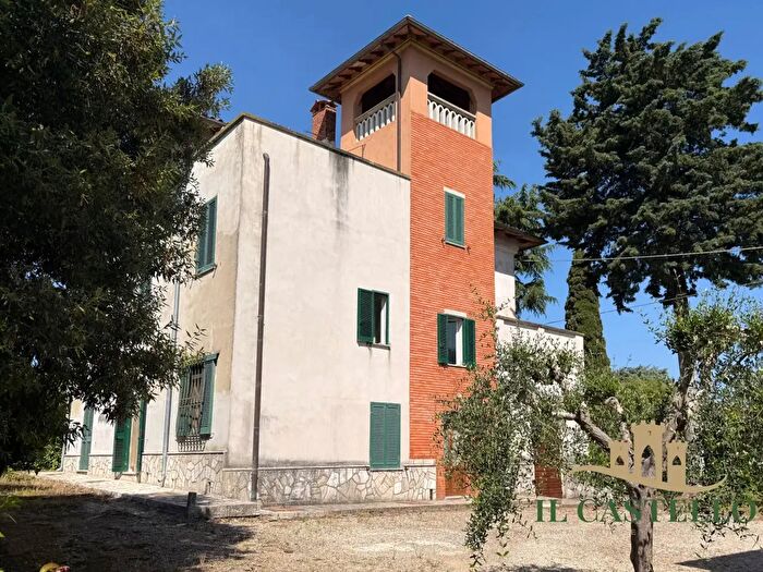 Casa con 9 locali in vendita in Via Nazionale, Castiglione Del Lago