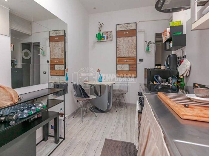 Appartamento monolocale in affitto in Via Carlo Farini, Isola, Milano