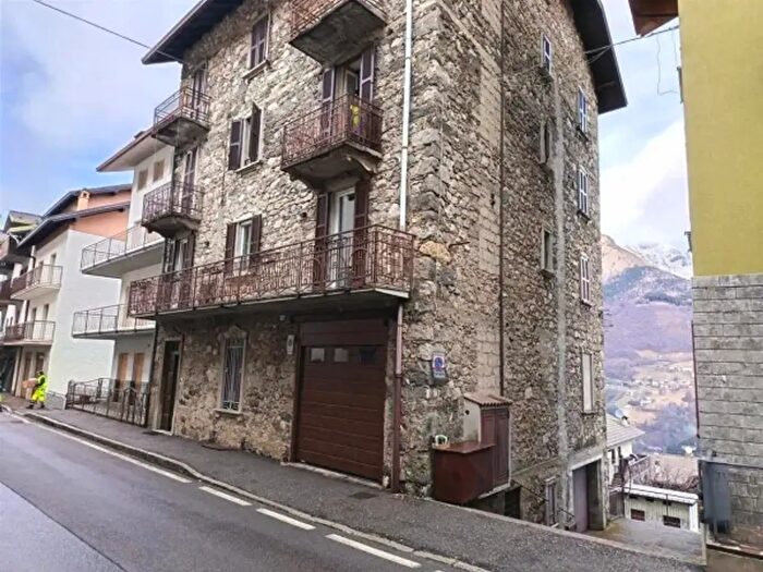 Appartamento quadrilocale in vendita in Via Roma, Oltre Il Colle