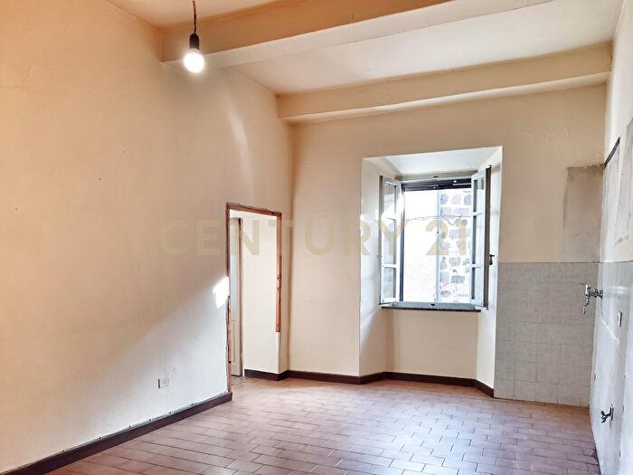 Appartamento quadrilocale in vendita in Via Roma, Radicofani