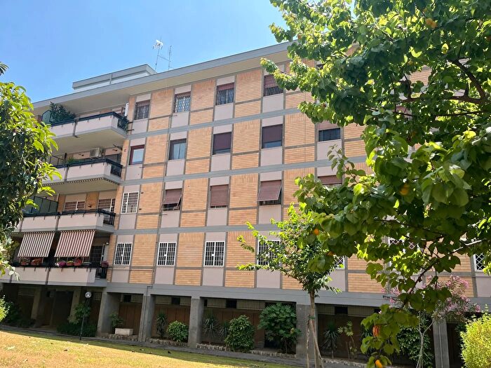 Appartamento trilocale in vendita in Via Comano Snc, Roma