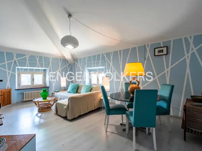 Appartamento con 5 locali in vendita in Via Giuseppe Mazzini, Forte Dei Marmi