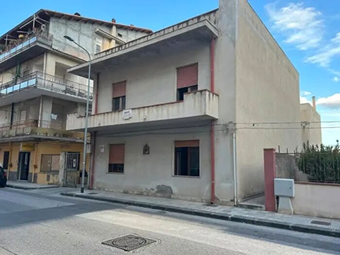 Casa con 6 locali in vendita in Via Novembre, Terme Vigliatore