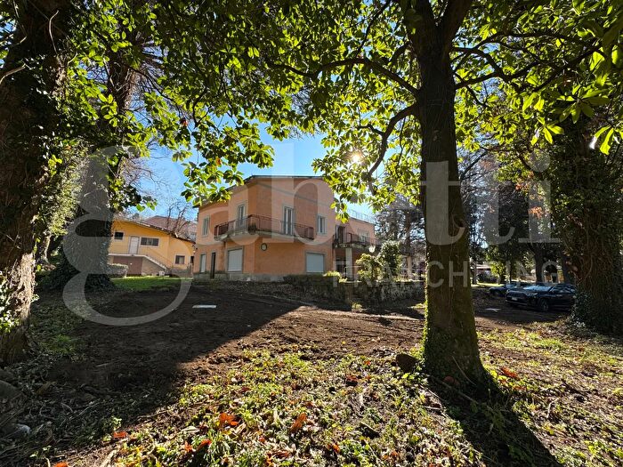 Casa con 10 locali in vendita in Via delle Barozze, Rocca Di Papa
