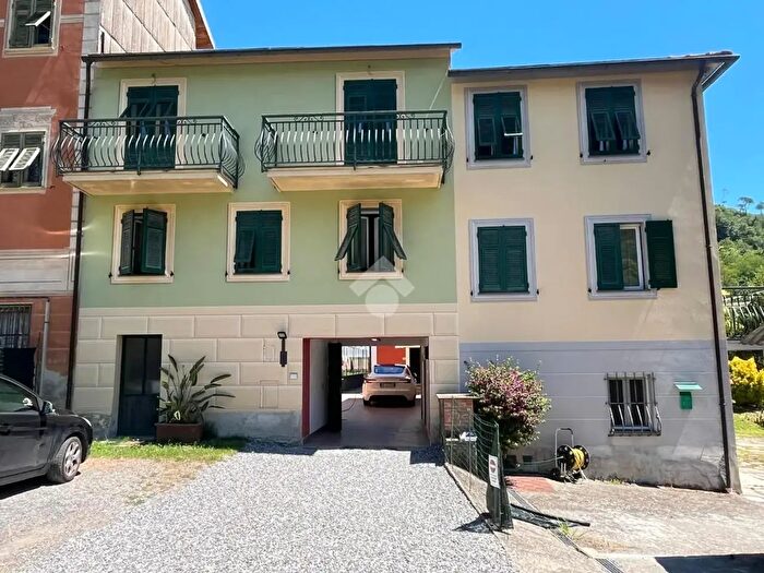 Casa con 10 locali in vendita in Via Canova, Cicagna