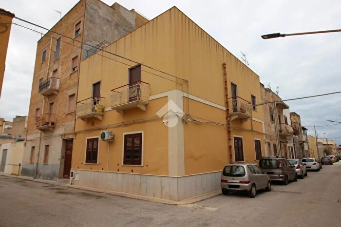 Appartamento trilocale in vendita in Via Pozzuoli, Erice