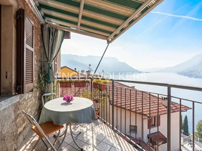 Appartamento trilocale in vendita in Pognana Lario