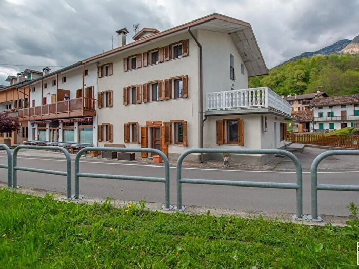 Casa con 6 locali in vendita in Via Caduti del Lavoro, San Gregorio Nelle Alpi