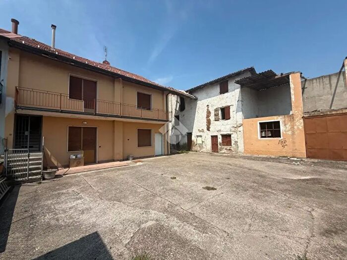 Casa con 5 locali in vendita in Via Monte San Michele, Fontanella