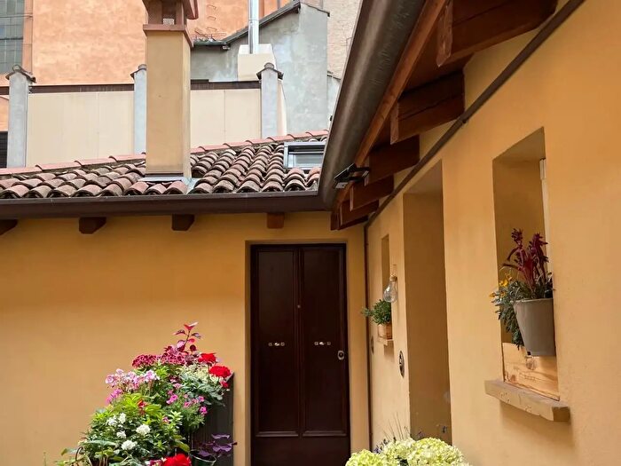Appartamento trilocale in affitto in Via Drapperie, Bologna