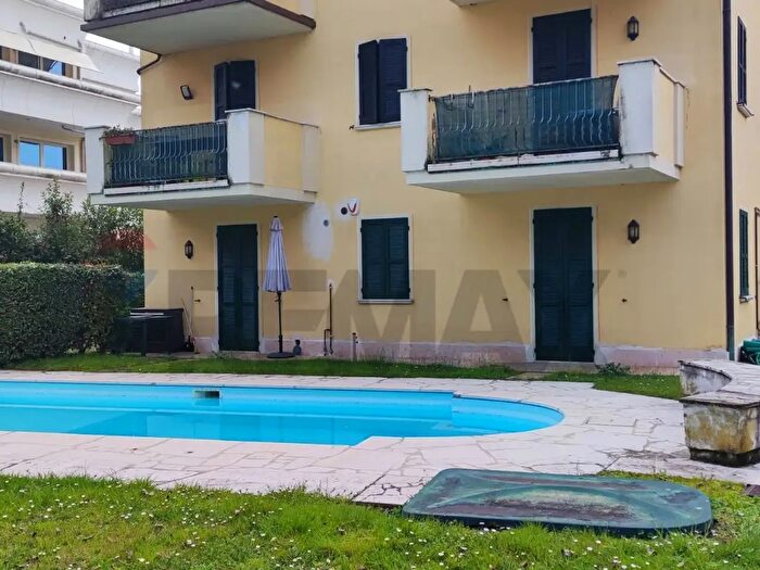 Appartamento trilocale in vendita in Desenzano Del Garda