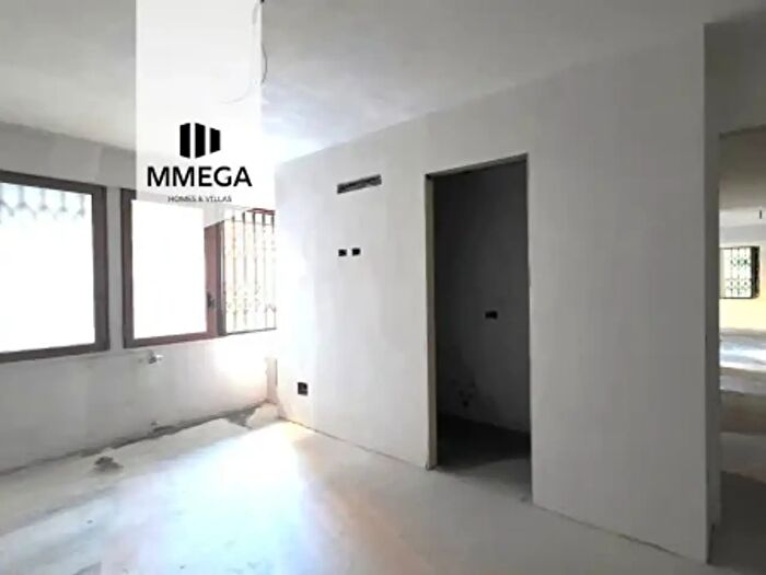 Appartamento trilocale in vendita in Via dellOrcagna, Firenze