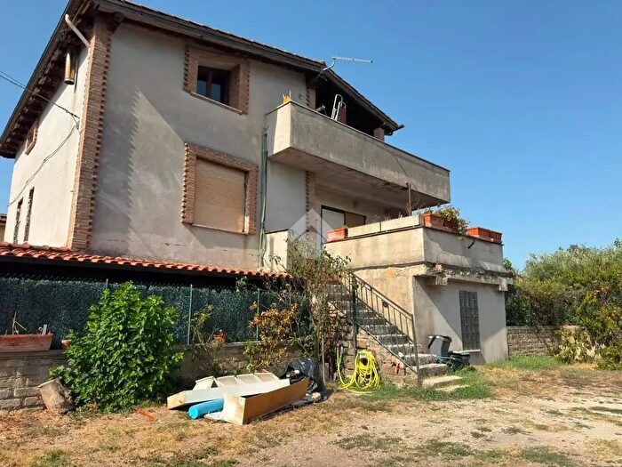 Appartamento trilocale in vendita in Appartamento Via Prato Michele, Anguillara Sabazia