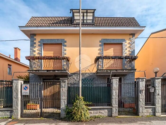 Casa con 7 locali in vendita in Via S Leonardo, Beinasco