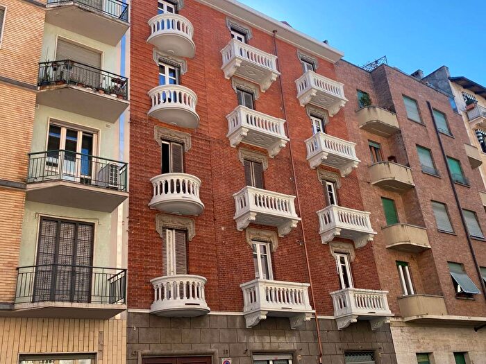 Appartamento trilocale in affitto in Via Domodossola, Parella, Torino