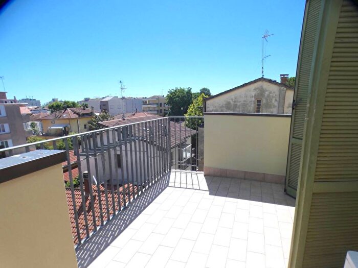 Appartamento con 5 locali in affitto in Viale Fratelli Bandiera, Abissinia, Riccione