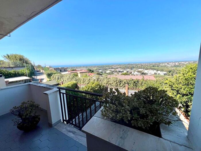 Casa con 5 locali in vendita in via tre piccioni, Monterusciello, Pozzuoli
