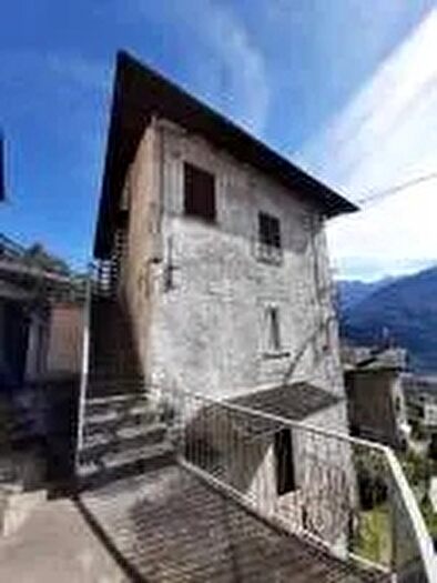 Casa con 5 locali in vendita in Tresivio