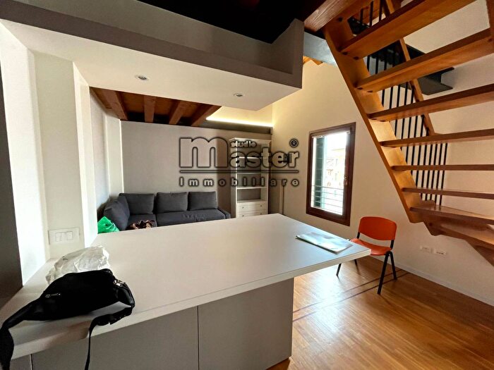 Appartamento bilocale in affitto in Viale IV Novembre, Treviso