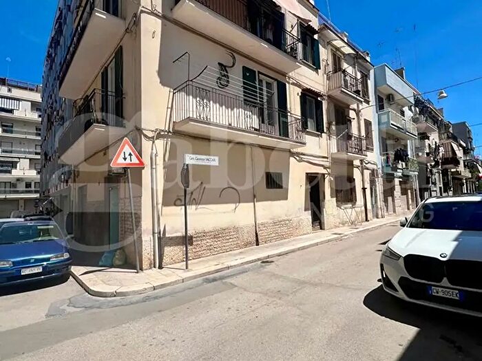 Appartamento trilocale in affitto in Via Generale Vaccari, Barletta