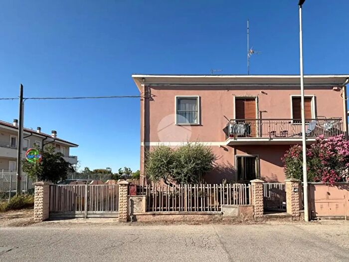 Casa quadrilocale in vendita in V Fratelli Zuccari, Fano