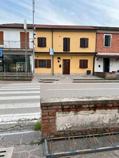 Casa con 6 locali in vendita in Via Settembre, Argenta