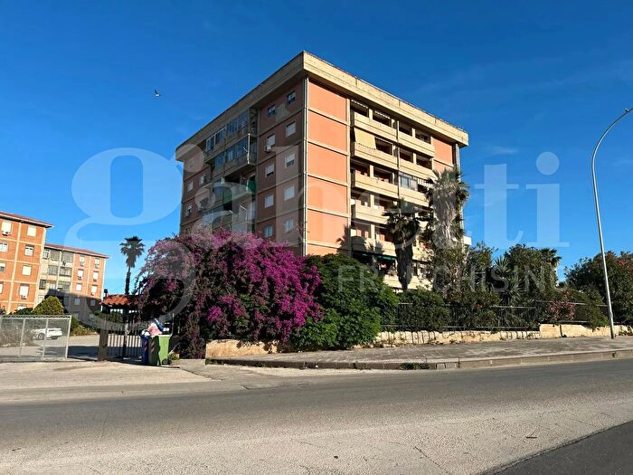 Appartamento con 6 locali in vendita in Via Luigi Cassia, Siracusa