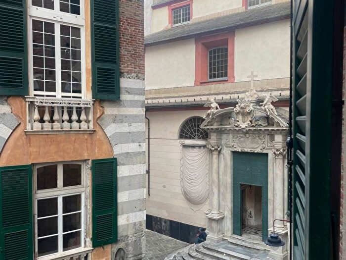 Appartamento quadrilocale in affitto in Via San Luca, Caricamento, Genova