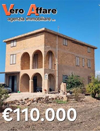 Casa con 6 locali in vendita in Sp, Favara