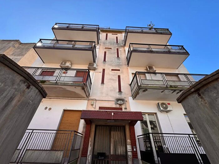 Appartamento trilocale in vendita in Via Fiume, Catania