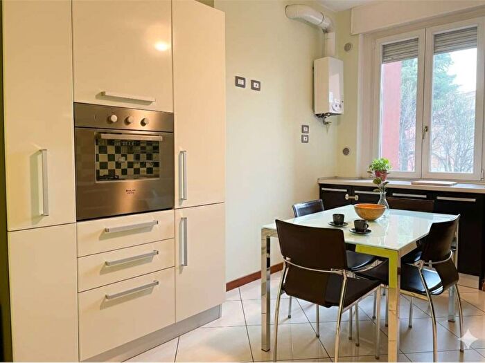 Appartamento quadrilocale in affitto in via viotti, Città Studi, Milano