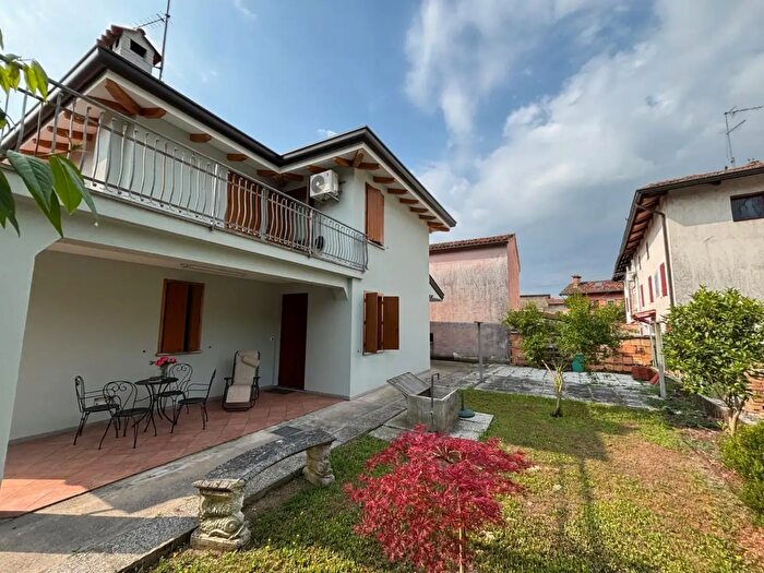 Casa quadrilocale in vendita in Via Fornaci, Pocenia