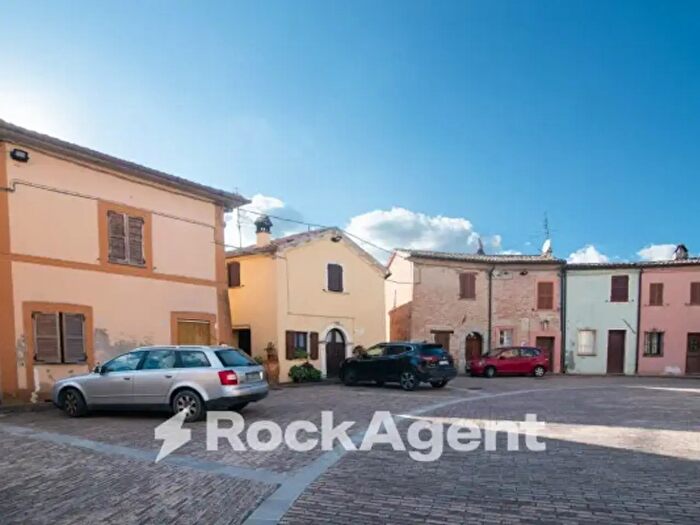Appartamento quadrilocale in vendita in Via Montebello, Terre Roveresche