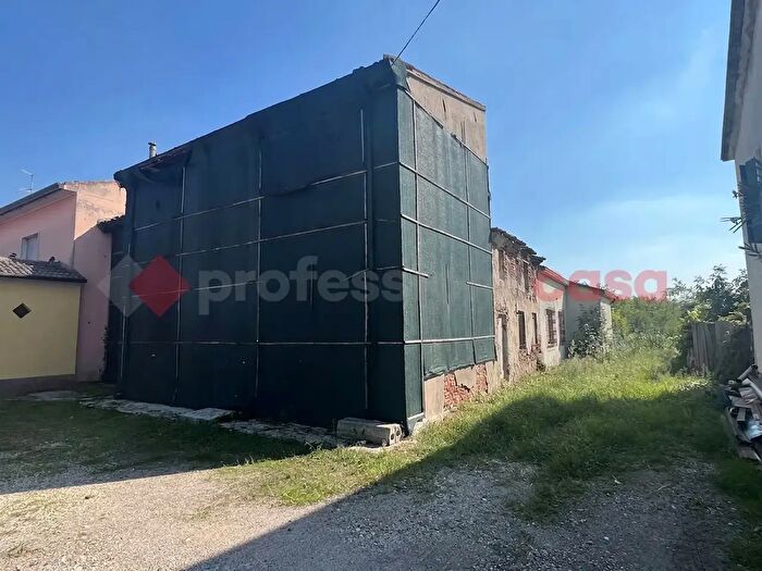 Casa con 7 locali in vendita in Via Ca' del Ferro, Oppeano