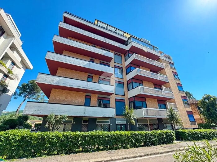 Appartamento quadrilocale in vendita in Via Vincenzo Pigliacelli, Teramo