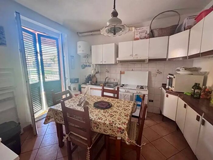 Casa con 7 locali in vendita in Civitella In Val Di Chiana