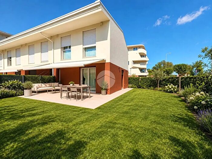 Casa quadrilocale in vendita in Via Paolo Marconi, Rimini