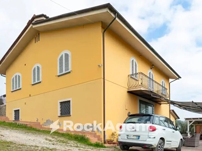 Casa con 6 locali in vendita in Via della Tinaia, Montecarlo