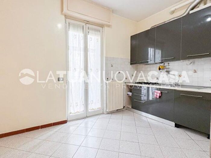 Appartamento trilocale in vendita in Via San Paolo, Bareggio