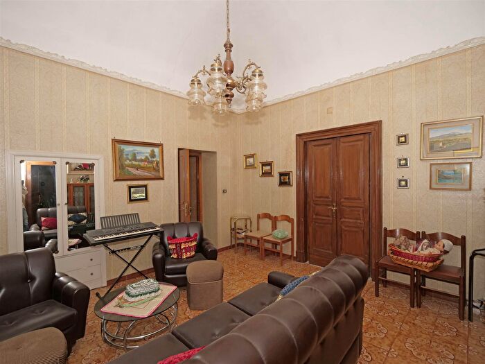 Appartamento con 6 locali in vendita in Via Roma, Randazzo