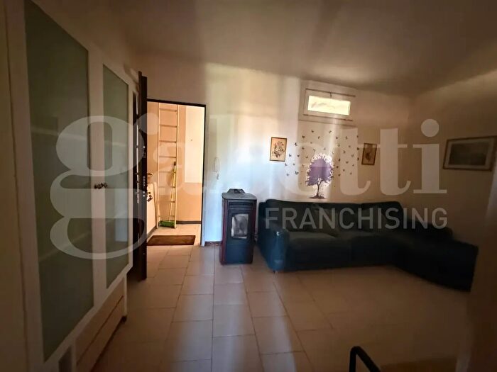 Appartamento bilocale in vendita in Via Galilei, Erba