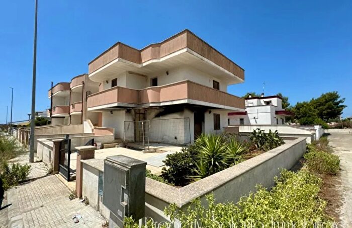 Casa con 6 locali in vendita in Via San Pantaleo Ugento Residenziale, Ugento