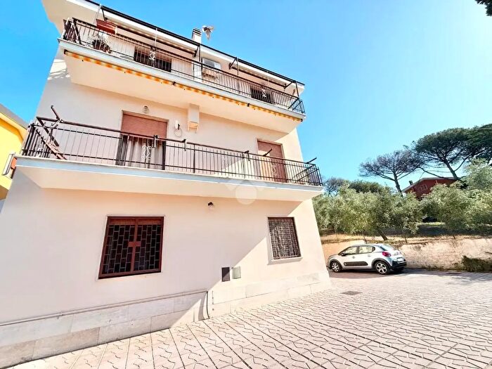 Appartamento quadrilocale in vendita in Roma